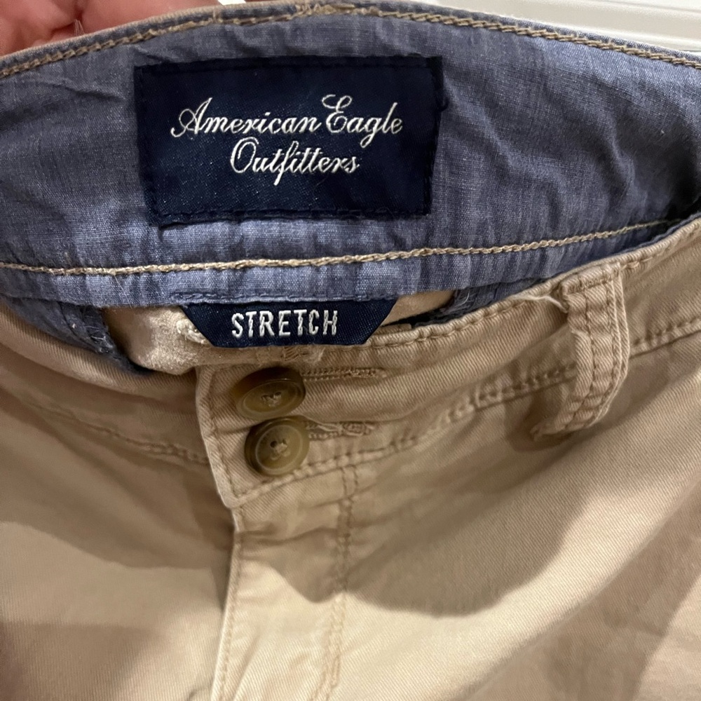 American Eagle Stretch Khaki Bermuda Shorts Size 10 - Picture 2 of 6